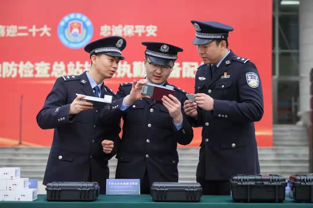 ��˾��Я���ļ��ǡ�ȫ˫���Խ�ϵͳ����Ͷ��߼�ʹ��